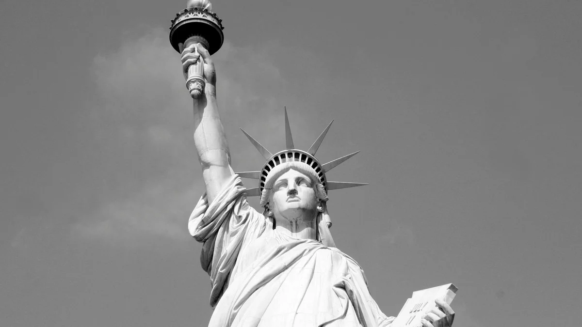 Estatua de la Libertad NYC con skyline